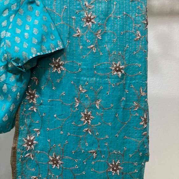 Turquoise chaniya (lehengas) choli with beautiful dupatta - Picture 2 of 5